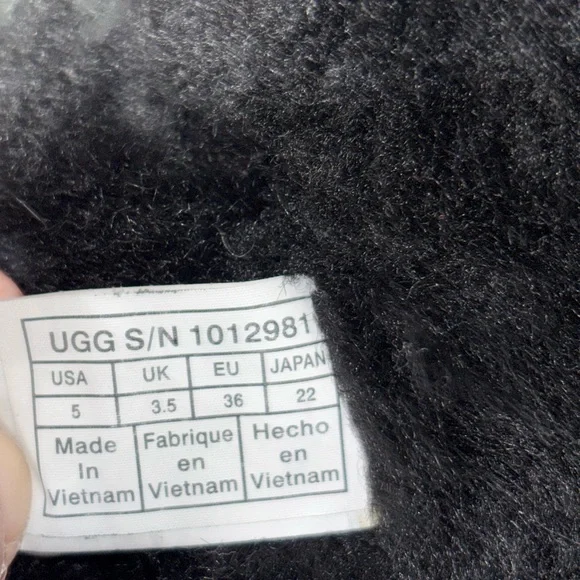 UGG Women's Bailey Bow II boots SZ 5 - Picture 2 of 6